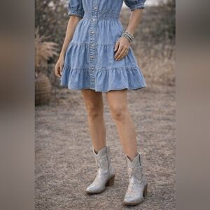 DINGO LADIES PRIMROSE FLORAL EMBROIDERY SILVER WESTERN BOOTS 9.5M.Like New